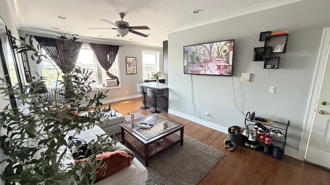 Foto del edificio - 3153 W Augusta Blvd