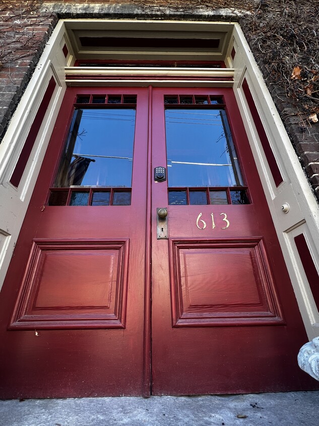 Foto principal - 613 Washington St