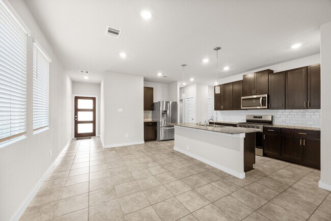 Building Photo - 5547 Madden Ln