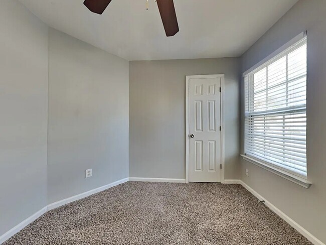 Building Photo - 12116 Stewarts Crossing Dr