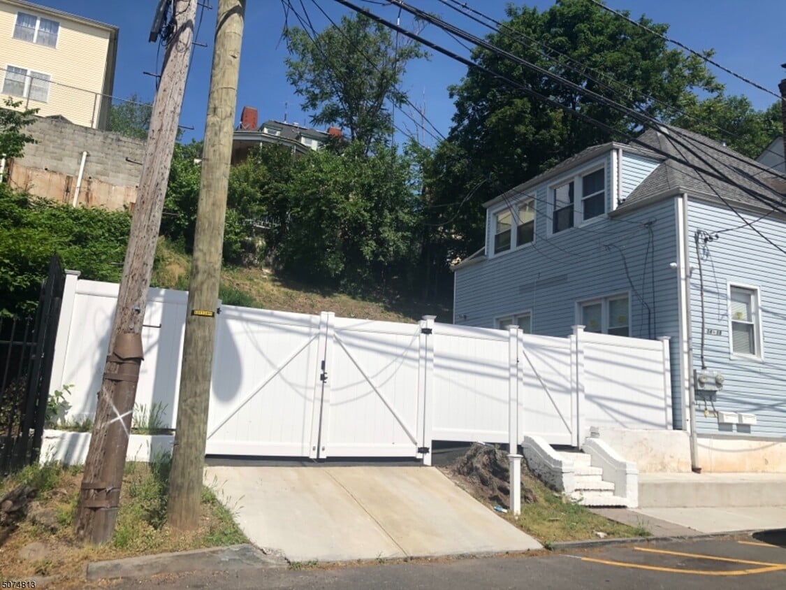 Primary Photo - 14 Woodside Pl