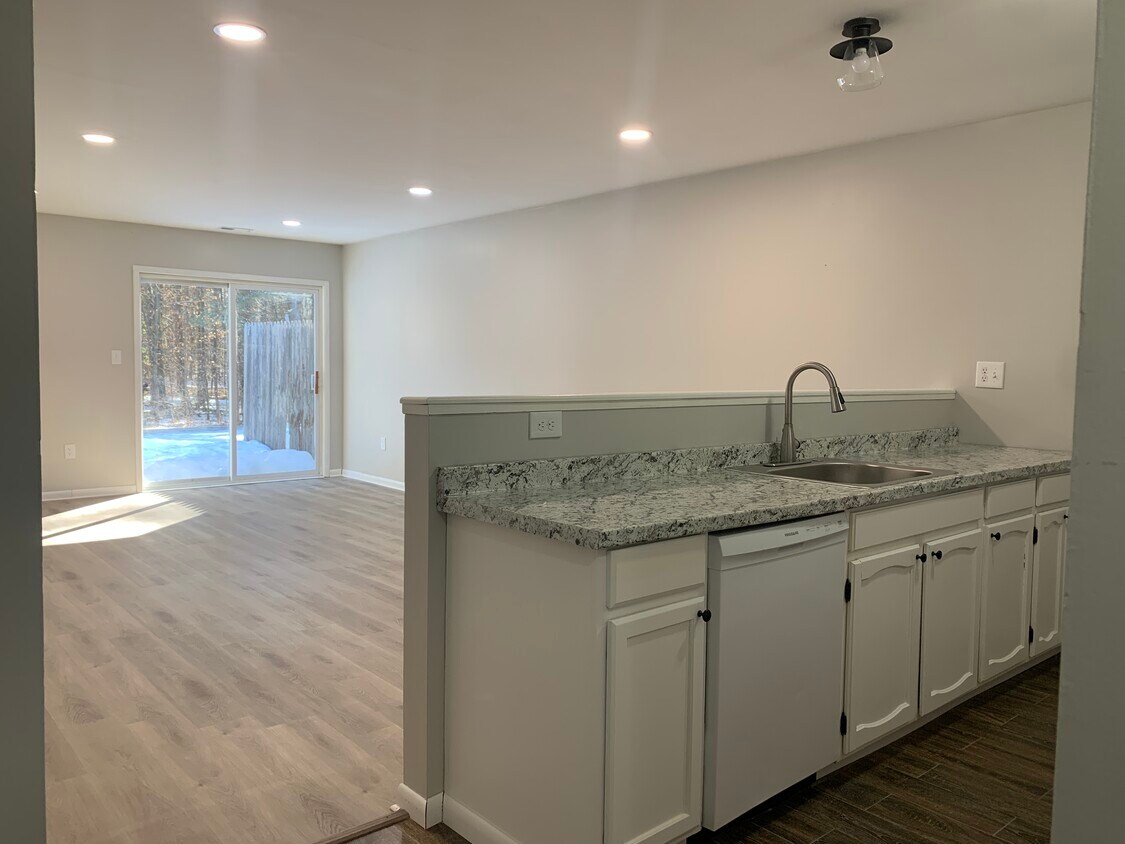 3 Plantation Ln Unit A, Queensbury, NY 12804 Apartments in Queensbury