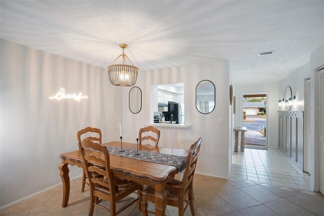 Building Photo - 6884 W Country Club Ln