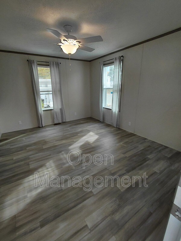 Foto del edificio - 301 Mantle Ave