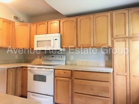 Building Photo - Charming 3 Bedroom Ranch