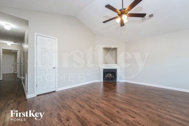 Foto del edificio - 526 George Tate Dr