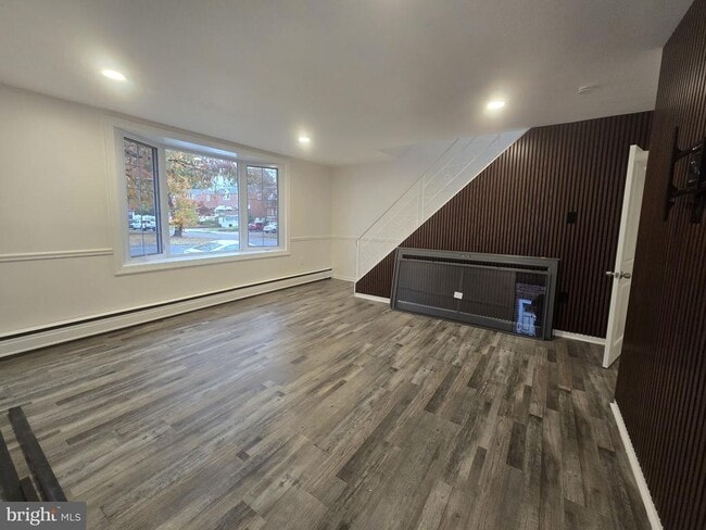 Building Photo - 15057 London Rd