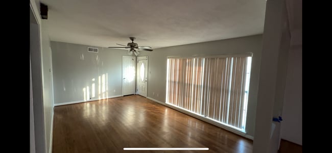 Foto del edificio - 10520 Sandra Lynn Dr