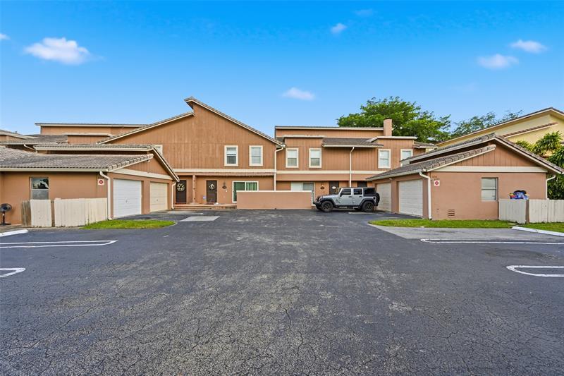 Foto principal - 4337 Coral Springs Dr