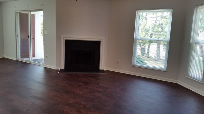 Building Photo - 514 24th St
