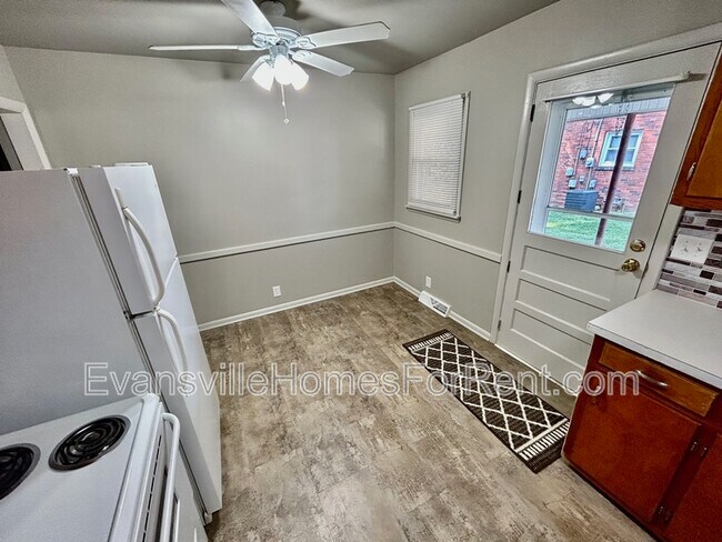 Building Photo - 2057 Ridgeway Ave