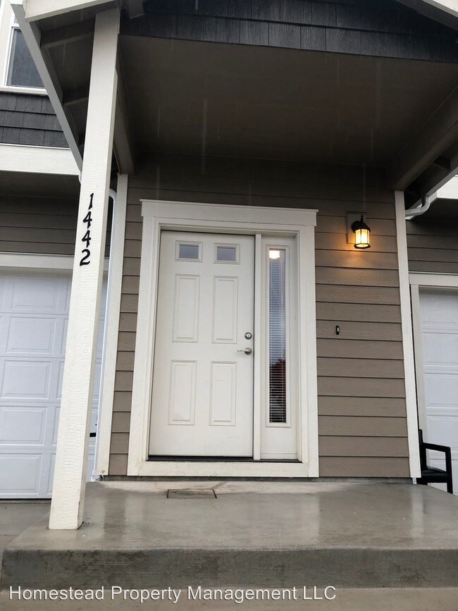 Building Photo - 1440-1444 Marigold Dr