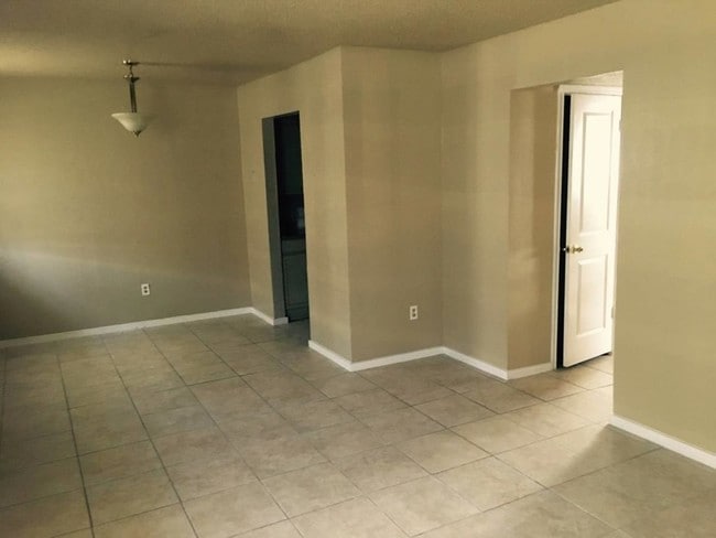 Building Photo - 4759 NW Motif Manor Blvd
