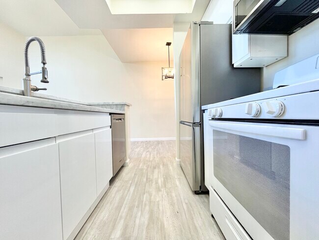 Foto del edificio - 5620 Yolanda Ave