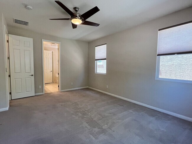 Foto del edificio - 10515 Oak Terrace Ave