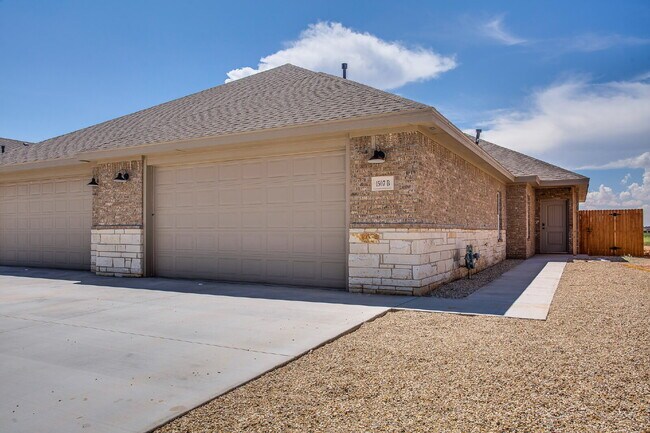 Building Photo - 3/2/2 duplex located in Highland Heights!!