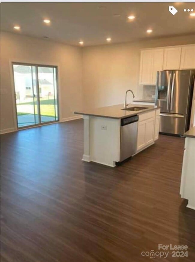 Building Photo - 5009 Shadbush Rd