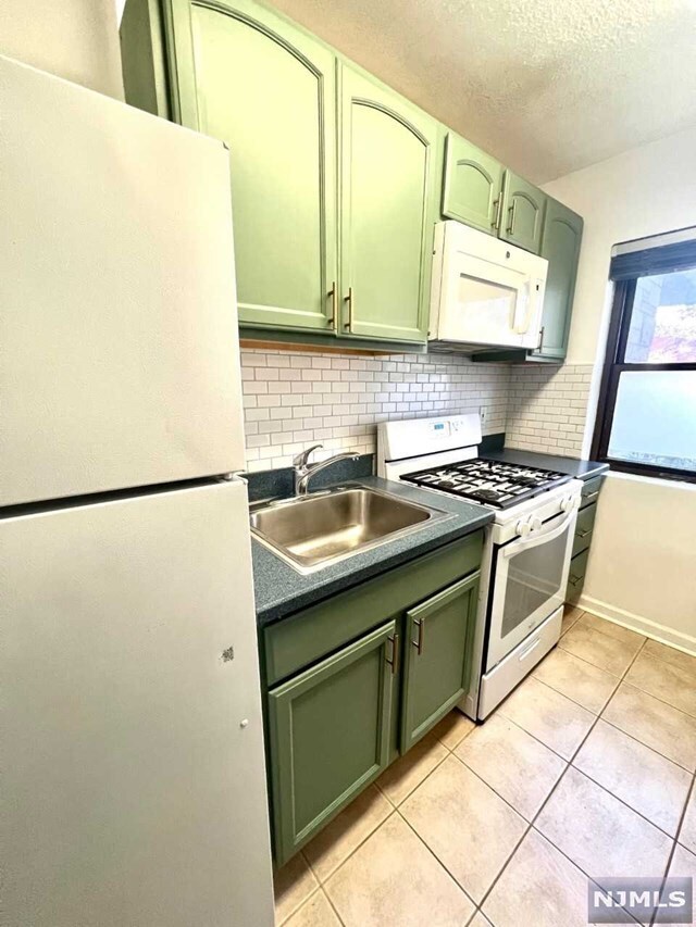 Foto del edificio - 3020 Edwin Ave