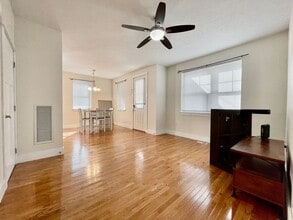 Building Photo - 327 Freyling Pl SE