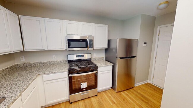 Building Photo - Recently Renovated Single Family Home in t...