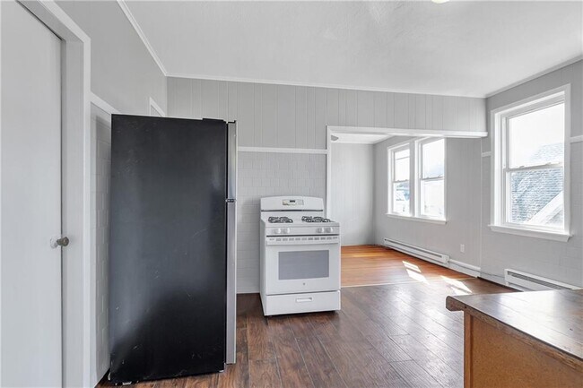 Foto del edificio - 111 Pocasset Ave