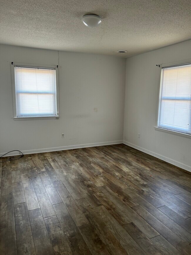 Foto del edificio - 418 E Bay St