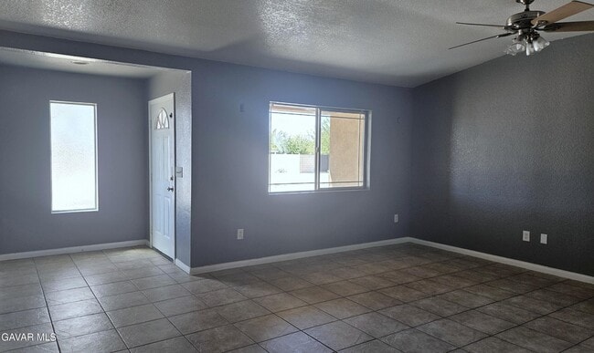 Building Photo - 10648 Peach Ave