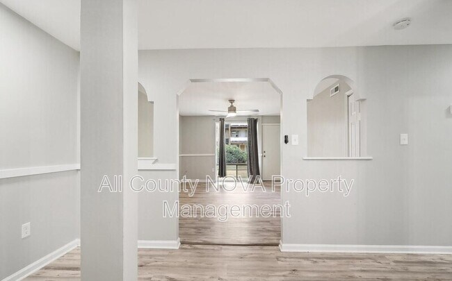 Foto del edificio - 526 Wilson Bridge Dr