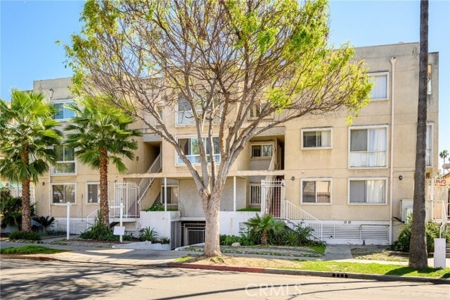 Building Photo - 116 W Maple St