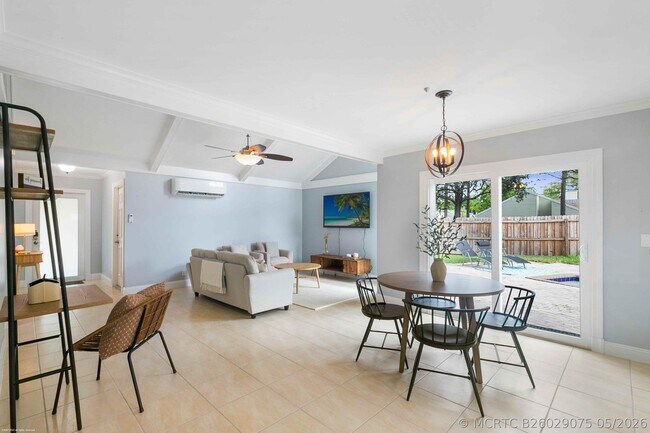 Foto del edificio - 522 Goldenwood Way