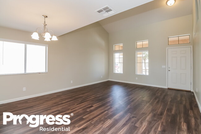 Building Photo - 2415 W Wrangler Way