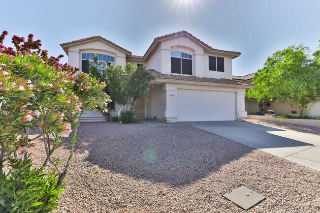 Building Photo - 4 Bedroom/Den