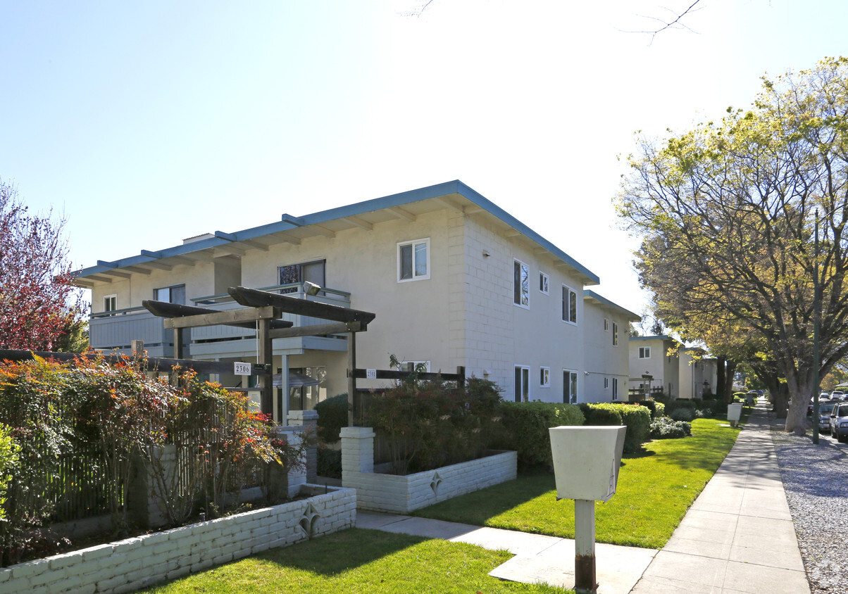 Primary Photo - Pauline Apartments