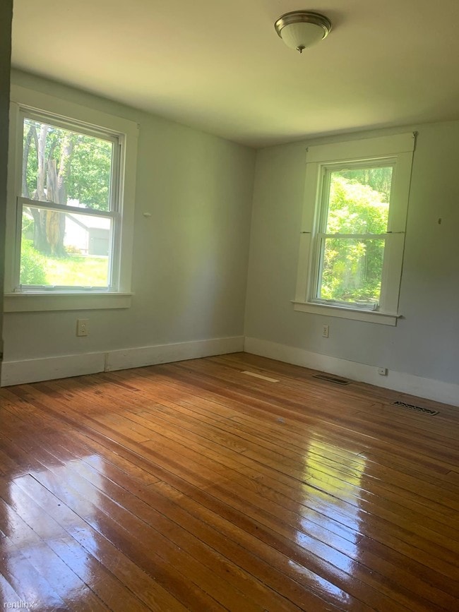 Building Photo - 3 br, 1.5 bath House - 2065 Shepard Ave