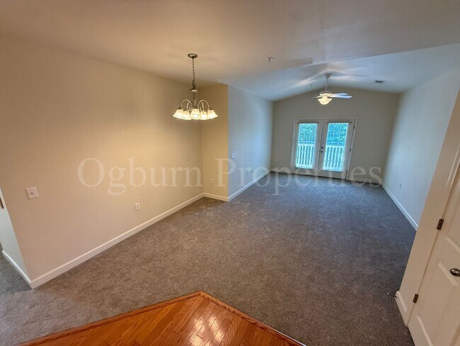 Foto del edificio - 2BR/2BA Condo, Convenient to University Pkwy & Hwy 52