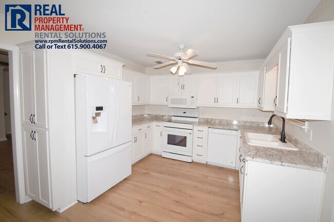 Building Photo - Great 3BD 3BA with washer/dryer & attached...