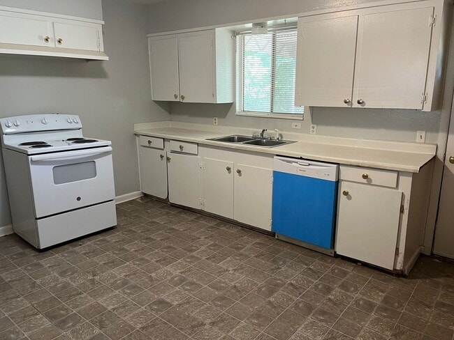 Building Photo - Bossier City - 3BR/1BA