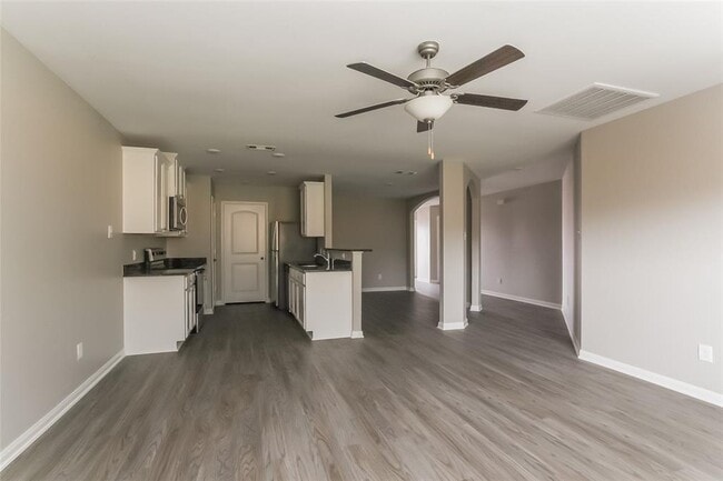Building Photo - 27122 Leonardo Dr