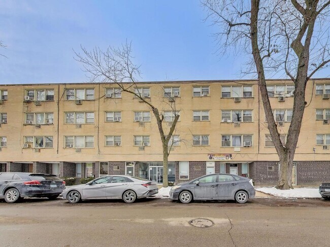 Building Photo - 7200 N Claremont Ave