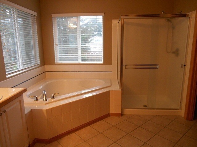 Foto del edificio - Large home in Puyallup