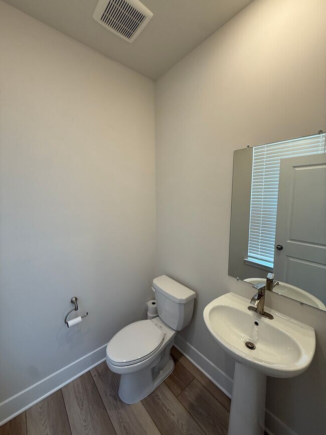 Foto del edificio - 2102 Winterberry Ln