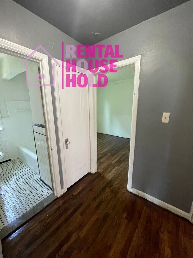 Foto del edificio - 3 BEDROOM 2 BATH BUNGALOW FREE PRE-SCREEN