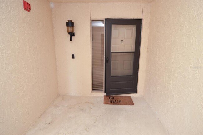 Foto del edificio - 6330 Grand Bahama Cir