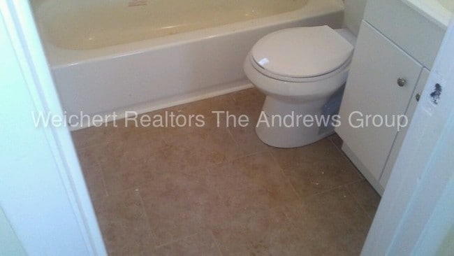 Building Photo - 141 Harris St