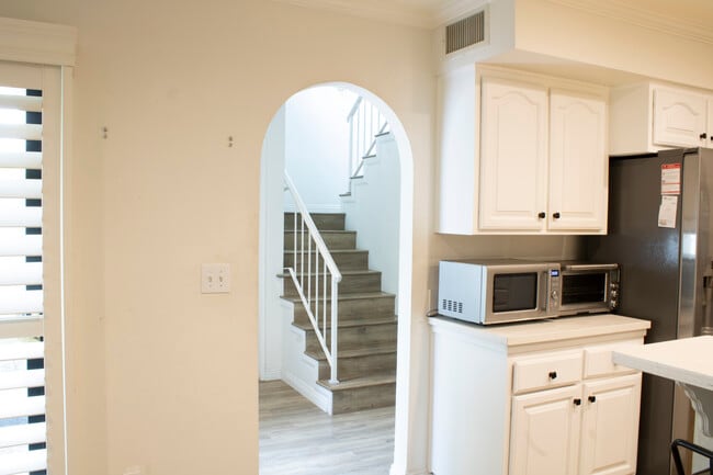 Building Photo - 4223 Freedom Dr