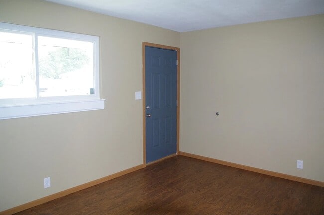 Building Photo - 305 Baltes Dr