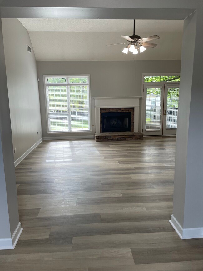 Living Room - 305 Pheasant Rdg