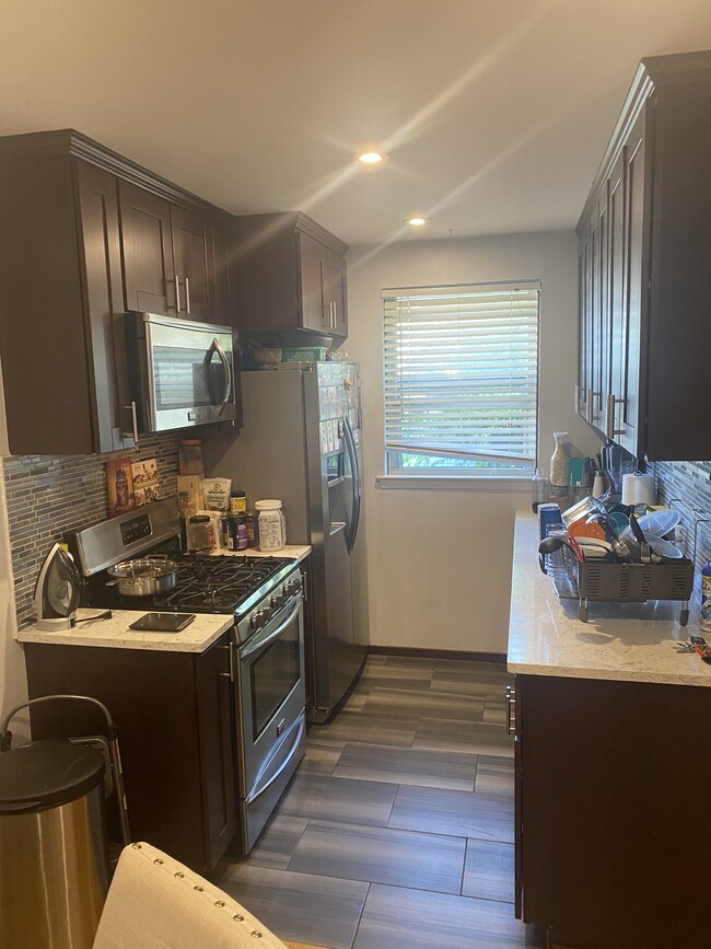 Kitchen - 1690 Grand Ave