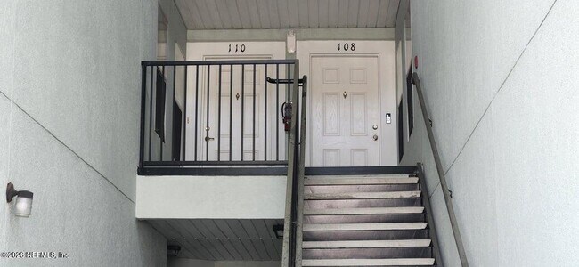 Foto del edificio - 7036 Deer Lodge Cir