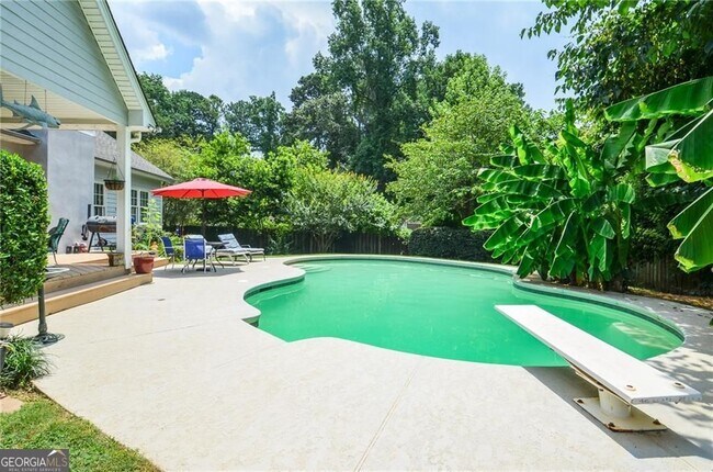 Foto del edificio - 223 Windsong Ln SW